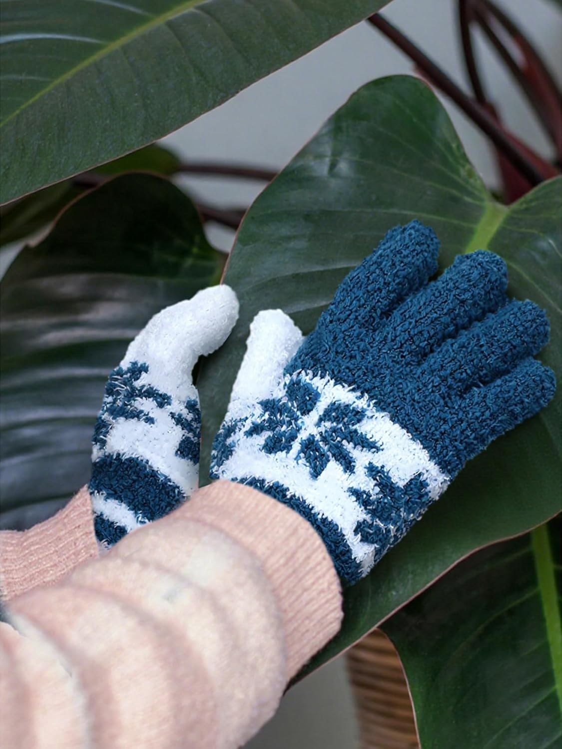 Patelai 3 Pairs Microfiber Plant Dusting Gloves Leaf Cleaning Gloves for Indoor Plants, Blinds, Furniture, House(Small,Snowflake Dark Blue, Gray, Khaki, White)