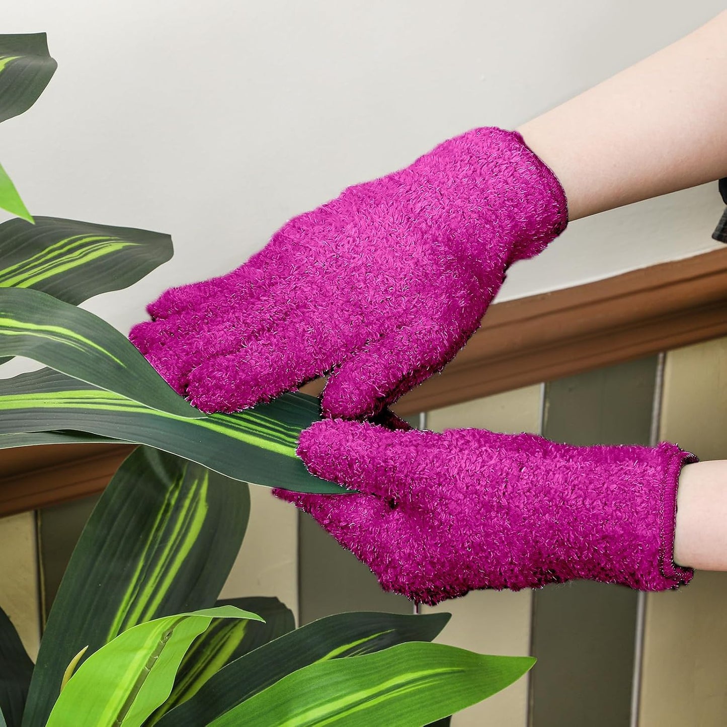 Patelai 3 Pairs Microfiber Plant Dusting Gloves Leaf Cleaning Gloves for Indoor Plants, Blinds, Furniture, House(Small,Purple, Blue, Rose Red)