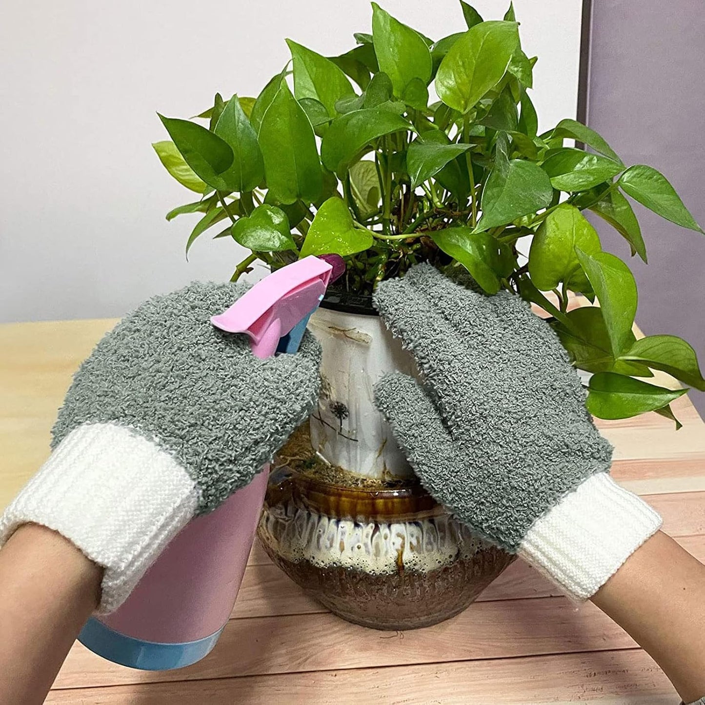 MIG4U Microfiber Gloves - Dusting Gloves for House Cleaning - Washable Blind Cleaner Duster Tool (Gray,S/M)